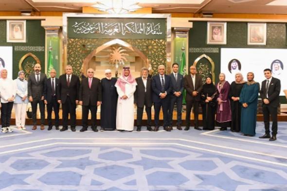 سفير
    المملكة
    لدى
    مصر
    يودع
    حجاج
    ضيوف
    خادم
    الحرمين
    الشريفين
