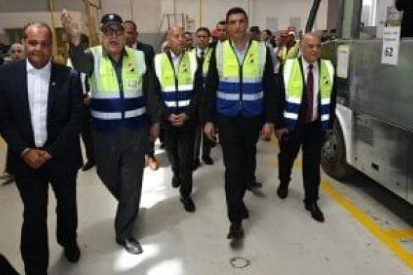 وزير
الصناعة
يتفقد
مصنع
شركة
النصر
للسيارات
بحلوان
ويشيد
بجودة
السيارات
المصنعة
