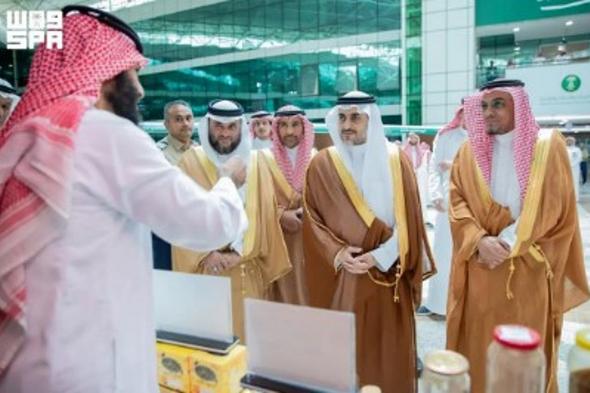 ‎
    نائب
    وزير
    البيئة:
    المملكة
    تقود
    تحولًا
    نوعيًا
    في
    قطاع
    النحل
    بإنتاج
    7,786
    طنًا
    من
    العسل
    الطبيعي