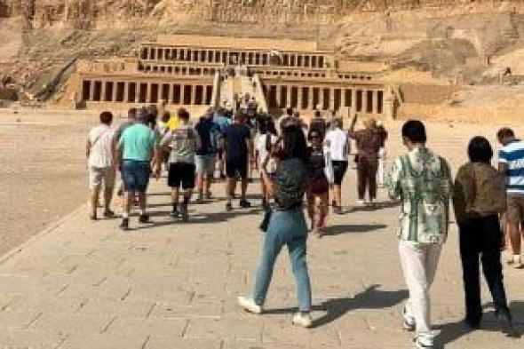 سياح
العالم
يتحدون
حرارة
الطقس
بزيارات
مميزة
للمعالم
الأثرية
شرقا
وغربا..
صور