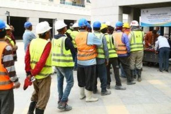 3
آلاف
جنيه
للعامل..
الفئات
المستحقة
لمنحة
العمالة
غير
المنتظمة
قبل
العيد