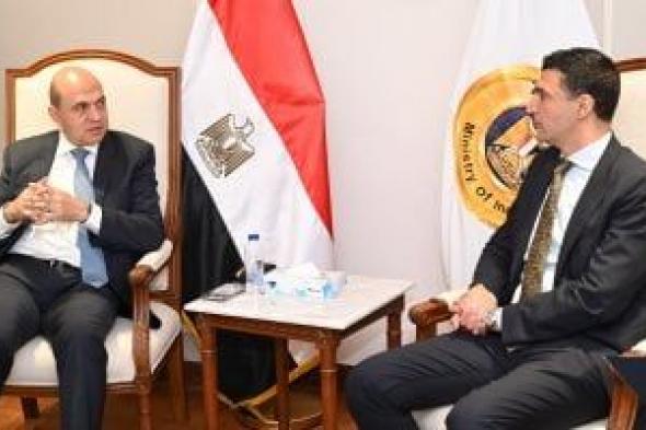 وزير
الصناعة
:
توفير
بيئة
عمل
جاذبة
ومستقرة
للمستثمر
الأجنبي