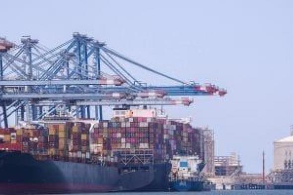 من
يدفع
ضرائب
أكثر
للدولة؟..
سباق
المليارات
بين
قناة
السويس
والشريك
الأجنبى
للبترول