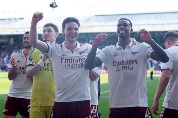 أرسنال
يتوج
بلقب
الدوري
الإنجليزي
ويختتم
موسمه
بالفوز
على
كريستال
بالاس
2-1