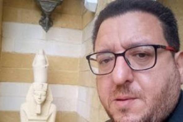على
أيوب
المحامي
يعلن
تسليم
نفسه
غدًا
فى
قضية
سب
وزيرة
الثقافة