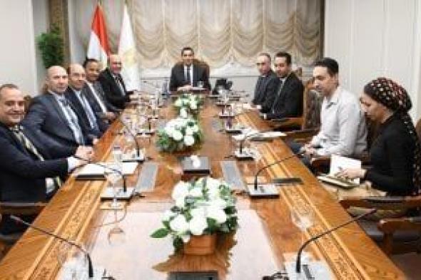 وزير
الرياضة
يجتمع
بمجلس
إدارة
الاتحاد
المصرى
للوشو
كونغ
فو
لبحث
خطة
العمل