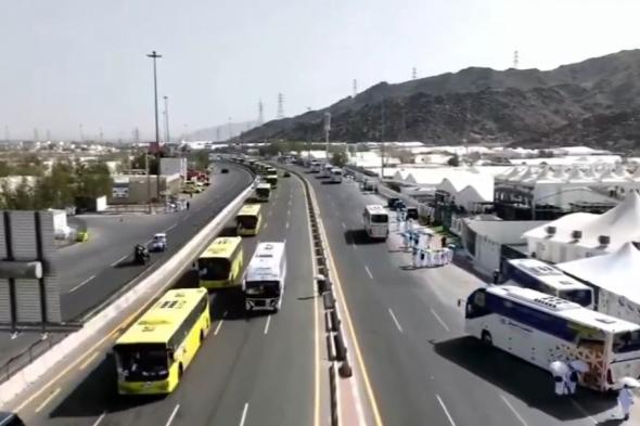 مشاهد
جوية
ترصد
انسيابية
حركة
الحافلات
في
نقل
الحجاج
إلى
مشعر
عرفات