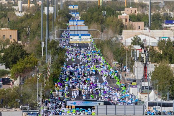 لتخفيف
حرارة
الأجواء..
مشاهد
لرذاذ
الماء
والتشجير
في
مشعر
عرفات