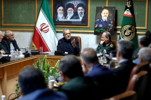 الرئيس
الإيراني:
الاقتدار
الدفاعي
للبلاد
رهن
باستعداد
وجهود
القوات
المسلحة