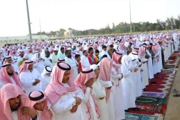 المصلون
    يؤدون
    صلاة
    عيد
    الأضحى
    في
    مختلف
    أنحاء
    المملكة