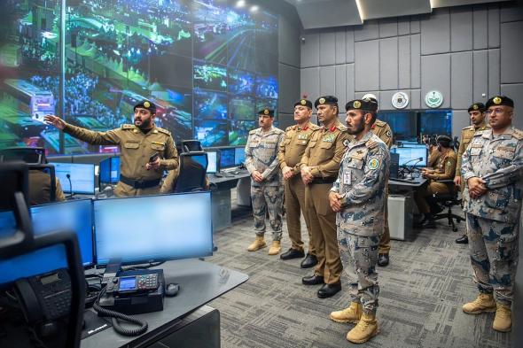المدير
العام
لحرس
الحدود
يزور
مركز
القيادة
والسيطرة
لأمن
الحج