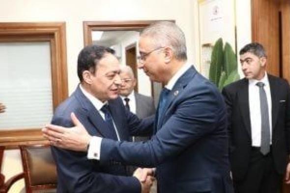 محافظ
الجيزة
يستقبل
مساعد
وزير
الداخلية
للتهنئة
بمناسبة
عيد
الأضحى