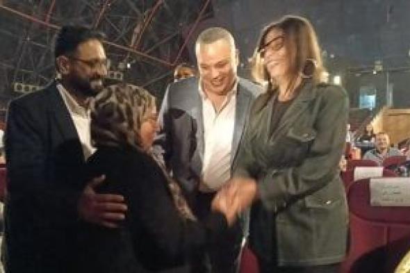 وزيرة
الثقافة
تفتتح
غرام
فى
الكرنك
على
مسرح
البالون
بحضور
جماهيري