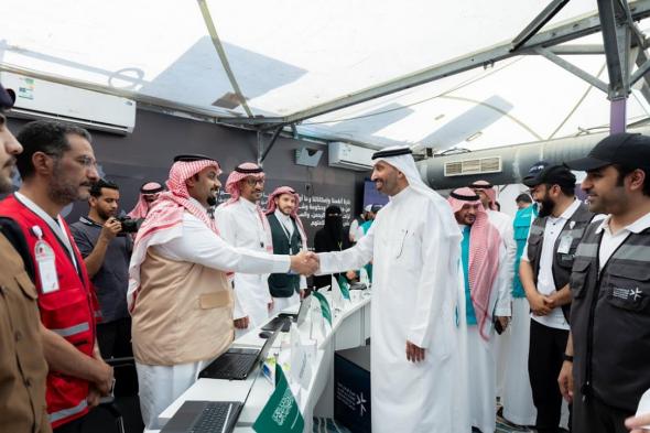 وزير
    الموارد
    البشرية
    يزور
    عددًا
    من
    مواقع
    ومبادرات
    الوزارة
    بموسم
    الحج