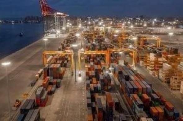 النقل
البحري:
الموانئ
المصرية
تحقق
طفرة
تاريخية
فى
تداول
الحاويات
2025