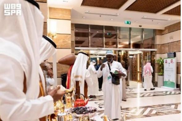 ضيوف
    برنامج
    خادم
    الحرمين
    للحج
    والعمرة
    والزيارة
    يصلون
    إلى
    المدينة
    المنورة