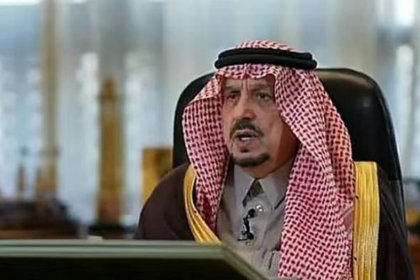أمير
    الرياض
    يُقلِّد
    مدير
    مكافحة
    المخدرات
    بالمنطقة
    رتبته
    الجديدة