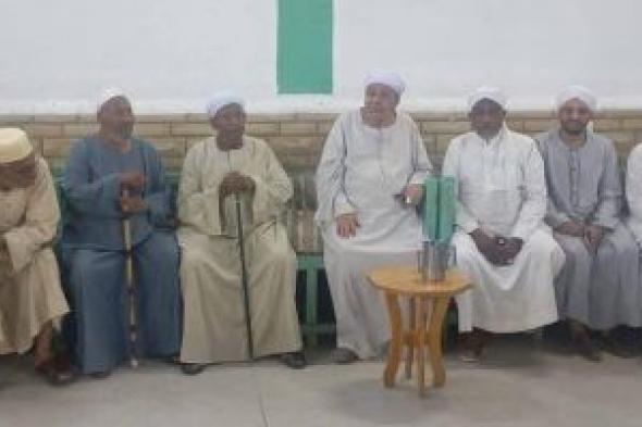 شقيق
شيخ
الأزهر
يقدم
العزاء
فى
زوجة
رئيس
المنطقة
الأزهرية
السابق..
صور