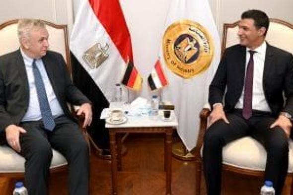 وزير
الصناعة:
تنظيم
بعثة
تجارية
للشركات
الألمانية
الراغبة
فى
الاستثمار
بمصر