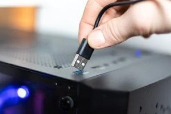 أيهما
أسرع:
منفذ
USB
الأزرق
أم
التركواز
«Teal»؟