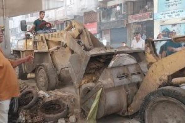 رفع
الأكشاك
المخالفة
والتعديات
على
خط
التنظيم
خلال
حملات
فى
بولاق
الدكرور..
صور