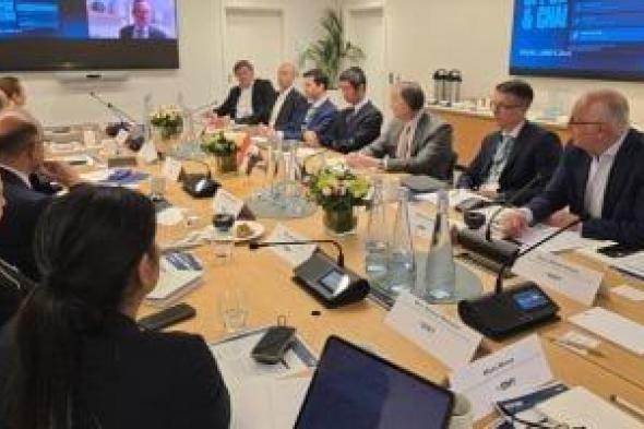 وزير
الاستثمار
يستعرض
مستجدات
الاقتصاد
المصرى
وفرص
الاستثمار
أمام
نخبة
من
كبرى
المؤسسات