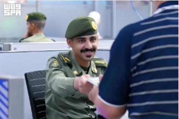 متحدث
    «الجوازات»:
    منظومة
    متكاملة
    وتقنيات
    حديثة
    لتيسير
    مغادرة
    ضيوف
    الرحمن
    عبر
    المنافذ
    الدولية