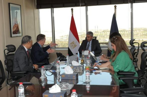 وزير
      السياحة
      يبحث
      مع
      سينيك
      الدولية
      تشغيل
      سفن
      جديدة
      بمصر
      وتعزيز
      الاستثمار
      في
      السياحة
      النيلية
      والبحرية