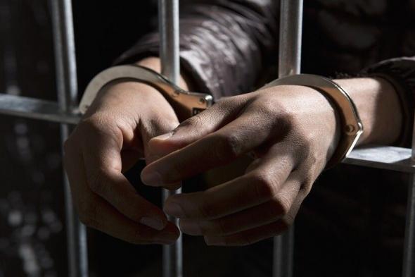 الأغواط..
الحبس
لـ
5
أشخاص
بتهمة
الغش
في
البكالوريا
