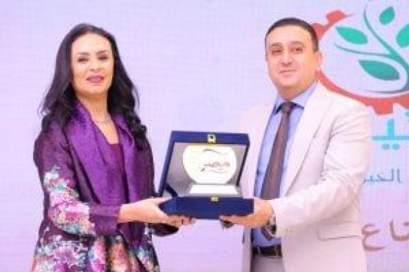 وزيرة
التضامن
تكرم
صناع
الخير
عضو
التحالف
الوطني
لجهودها
في
مبادرة
«فرحة
مصر»