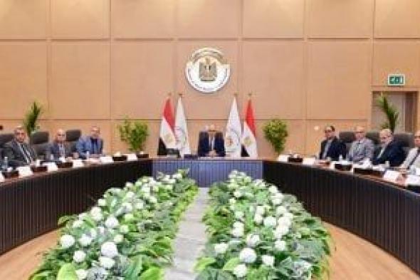 وزير
الرى:
دليل
إرشادي
يحدد
مهام
مهندس
الري
بمختلف
المستويات
الوظيفية