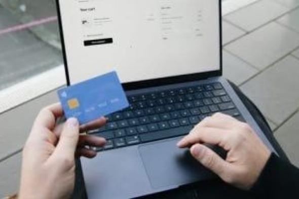 متاجر
إلكترونية
وهمية
فى
كوريا
الجنوبية
تمنح
متعة
التسوق
دون
إنفاق
المال