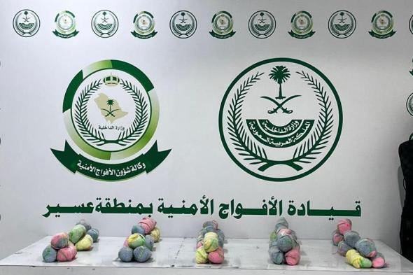 الأفواج
الأمنية
بعسير
تقبض
على
مخالف
لتهريبه
42
كيلو
قات