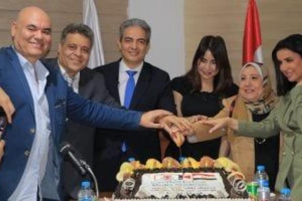 الإعلاميين
تحتفل
بالإعلان
عن
إجراء
أول
انتخابات
لاختيار
مجلس
منتخب
للنقابة..
صور