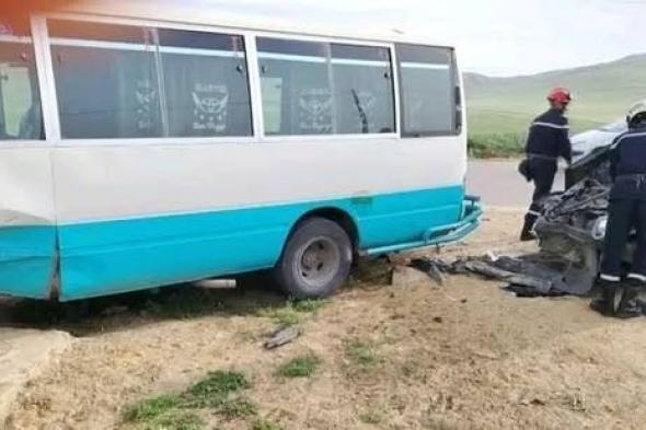 البويرة..
3
جرحى
في
اصطدام
بين
سيارة
وحافلة
