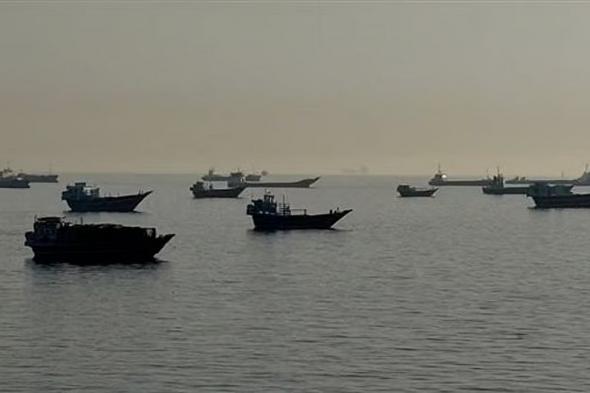 البحرية
    الأمريكية:
    يمكن
    للسفن
    عبور
    المسار
    الجنوبي
    لمضيق
    هرمز
    دون
    تنسيق