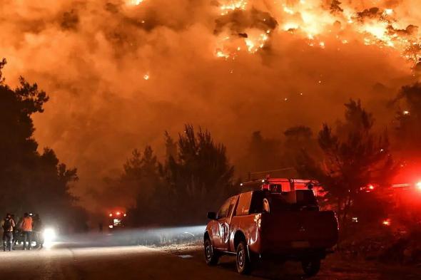 السلطات
    اليونانية
    تُخلي
    مناطق
    سكنية
    في
    جزيرة
    «يوبيا»
    إثر
    اندلاع
    حريق
    غابات
