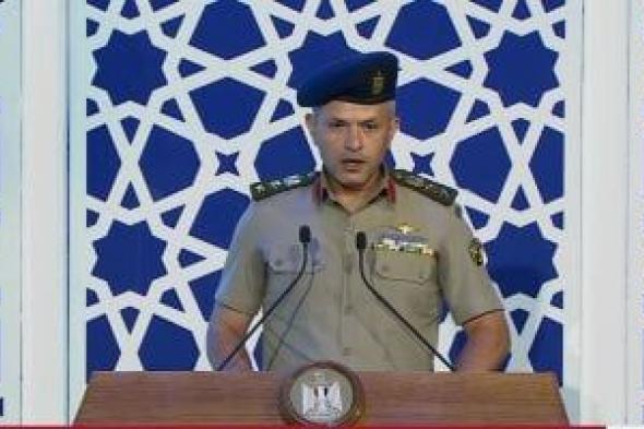الرئيس
السيسى
يستمع
لعرض
من
رئيس
فرع
الدورات
المدنية
حول
الدورة
الـ3
لأئمة
الأوقاف