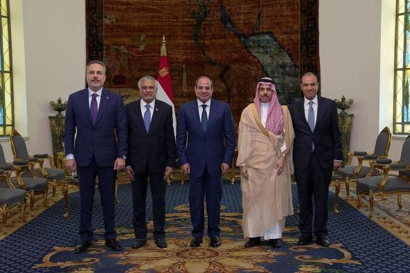 الرئيس
    المصري
    يستقبل
    الأمير
    فيصل
    بن
    فرحان
    ووزراء
    خارجية
    باكستان
    ومصر
    وتركيا