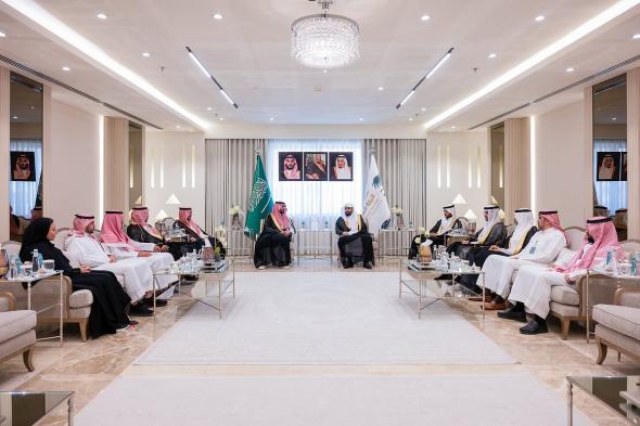 النائب
    العام
    يبحث
    يستقبل
    أوجه
    التعاون
    مع
    محافظ
    هيئة
    الحكومة
    الرقمية
