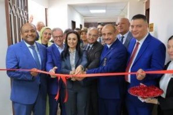 وزيرة
التضامن
تفتتح
مركز
تدريب
وإنتاج
الملابس
الجاهزة
ذات
الاستخدام
الواحد