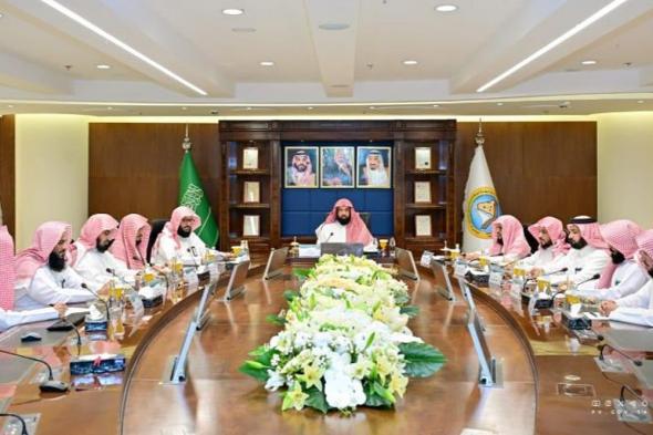 «السند»
    يترأس
    الاجتماع
    الأول
    للجنة
    العليا
    لأعمال
    الرئاسة
    العامة
    في
    الحج
    والعمرة
    والزيارة
    لحج
    عام
    1448هـ