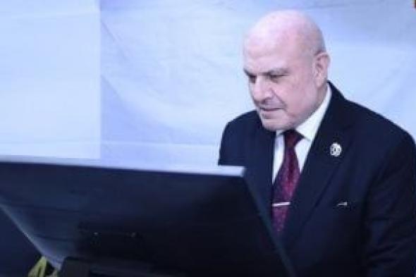 رئيس
النيابة
الإدارية
يدلي
بصوته
في
انتخابات
مجلس
إدارة
نادي
مستشاري
النيابة
الإدارية