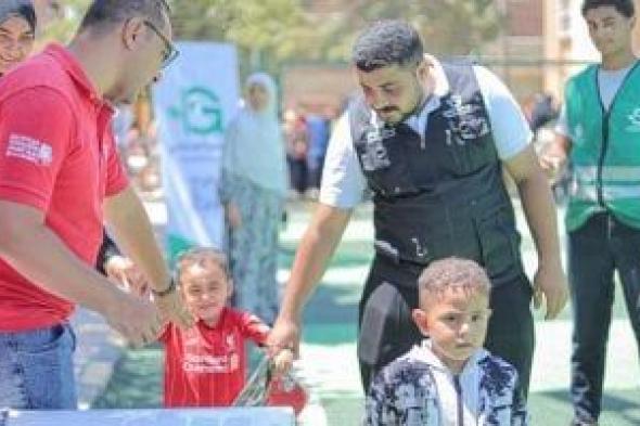 الجارحي
عضو
التحالف
الوطني
تُوزع
300
تيشرت
لمنتخب
مصر
على
الأطفال
بمراكز
الشباب
بالجيزة