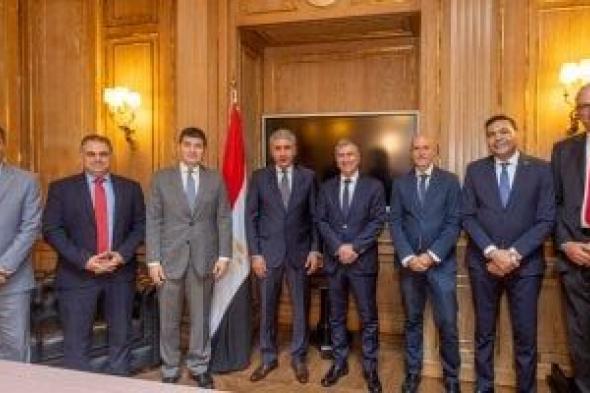 وزير
السياحة
يلتقي
مسئولي
كبار
منظمي
الرحلات
الإيطالية
لزيادة
السائحين
إلى
مصر
