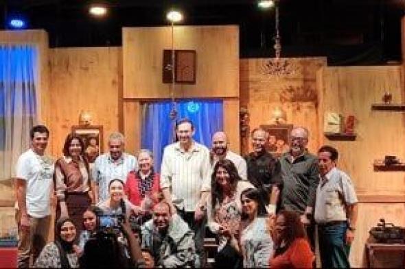 "لحظة
واحدة"
يشهد
حضوراً
ثقافياً
بارزاً
بحضور
أيمن
الشيوى
وقيادات
المسرح
