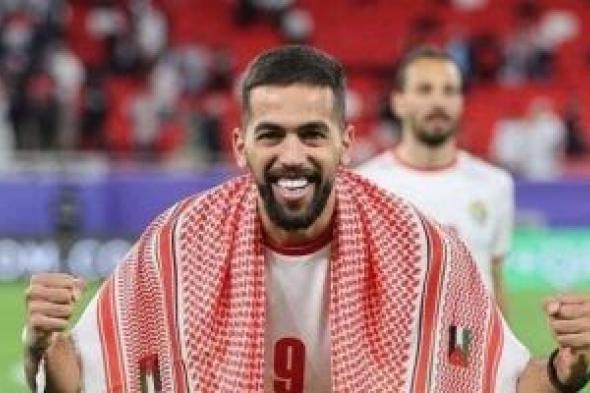 بطلب
من
عموتة..
الأهلى
يطرق
أبواب
السيلية
القطرى
للتعاقد
مع
على
علوان