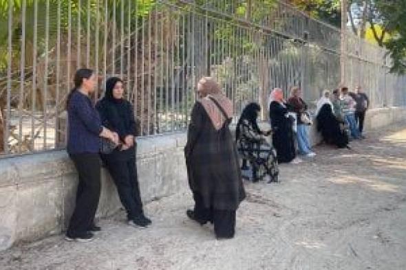 ثلاث
ساعات
من
الانتظار..
أولياء
الأمور
يترقبون
أبناءهم
أمام
لجان
الثانوية