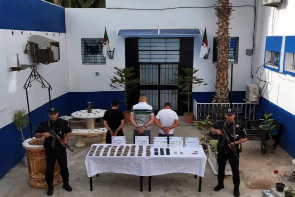 العاصمة..الإطاحة
بشبكتين
إجراميتين
وحجز
أزيد
من
13
كلغ
"كيف"