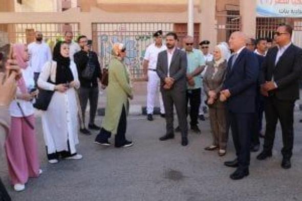 ​محافظ
القاهرة
يتفقد
لجان
الثانوية
العامة
بمدرسة
تحيا
مصر..
صور